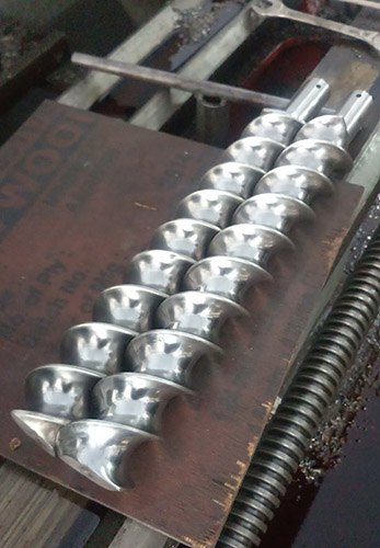 Upto 90mm Twin screw for side feeder, 2