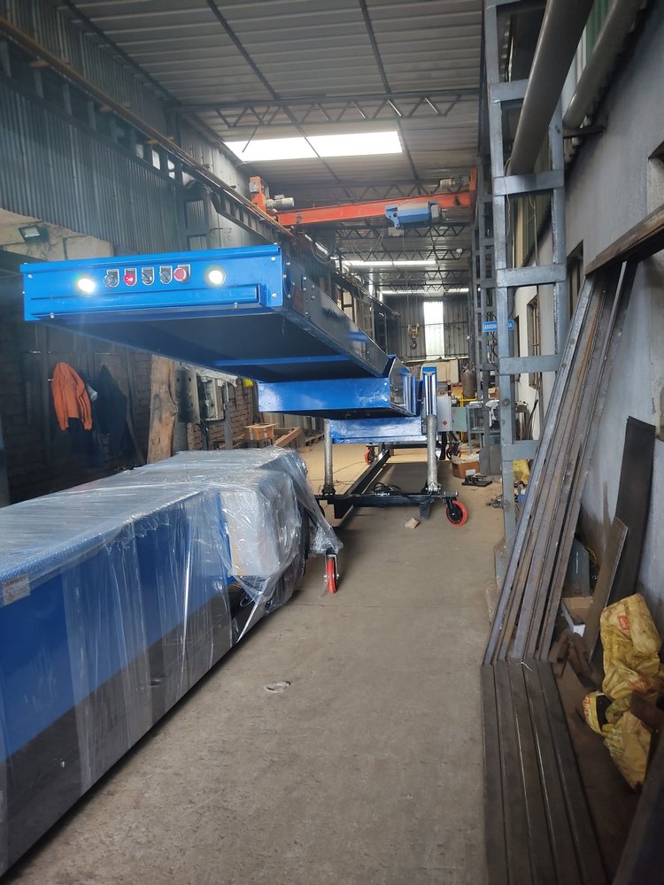 VEPL Mild Steel Telescopic Conveyor, Capacity: 50kg/ Mtr