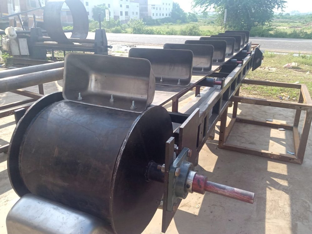 Shiv Dhara Manual Bucket Elevator Conveyor, Capacity: 1 Ton/Hr