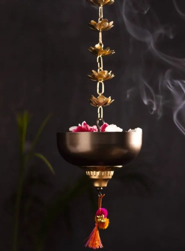 Black and Gold Iron Antique Metal Urli