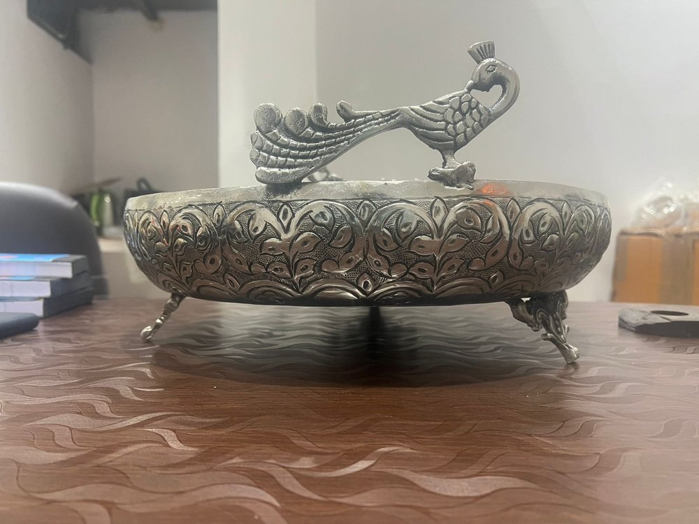 Silver Plate Holder Metal Urli With Peacock Handles, For Restaurant