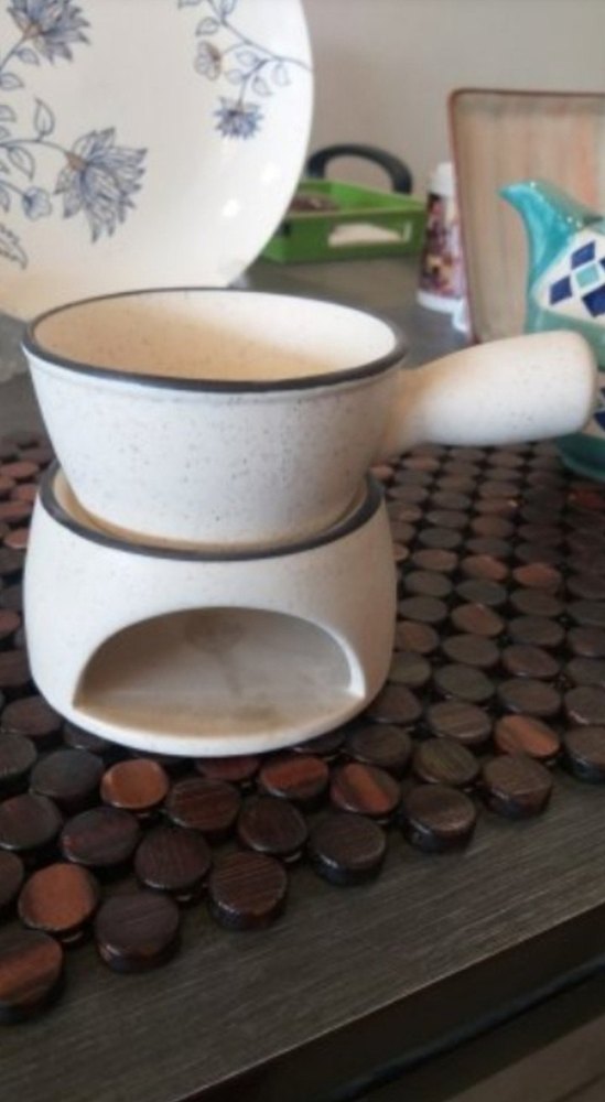 Cream Round Ceramic Fondue Set, For Restaurant