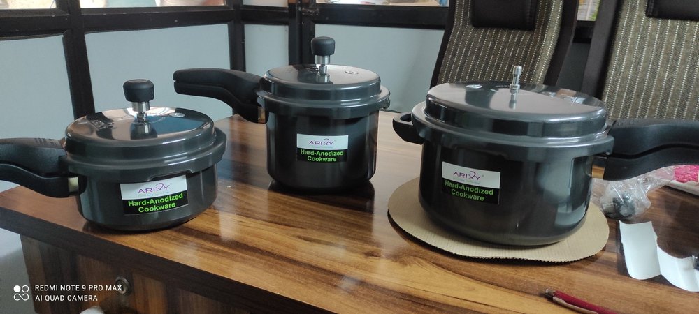 Black Wrought Aluminium Hard Anodized Pressure Cooker Outer Lid, For Home, Size: 5 Litter