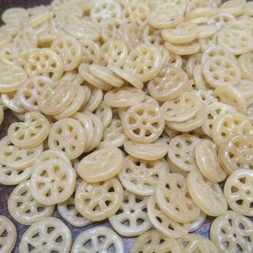 Raw Unfried Papad Wheel Shape Papad, Packaging Size: 30 - 50 Kg