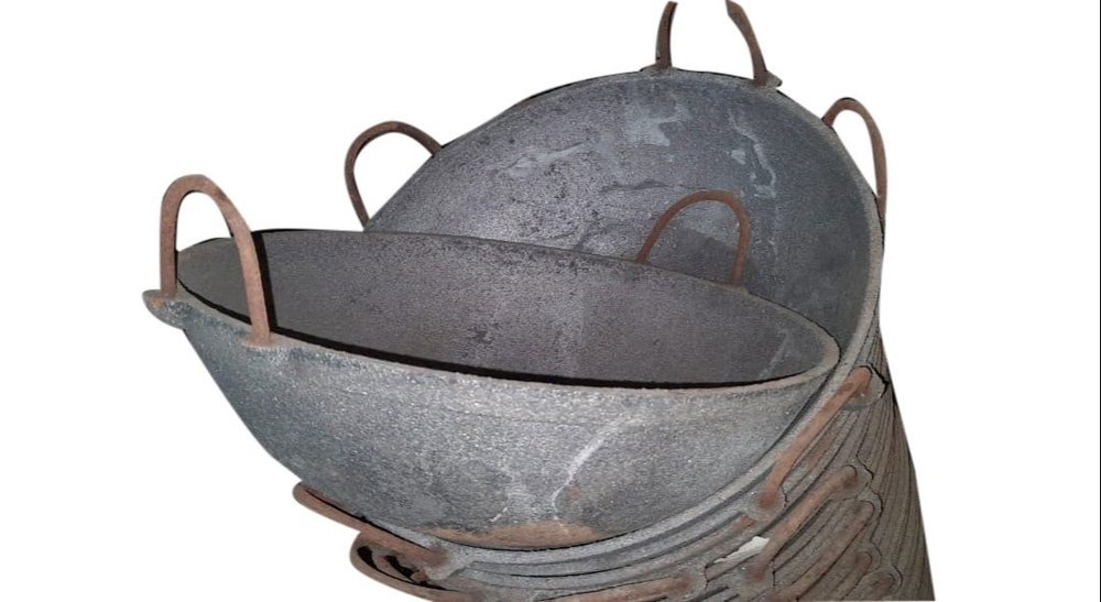 Round Cast Iron Kadai / Pan, For Kitchen, Size: 1.5 Kg