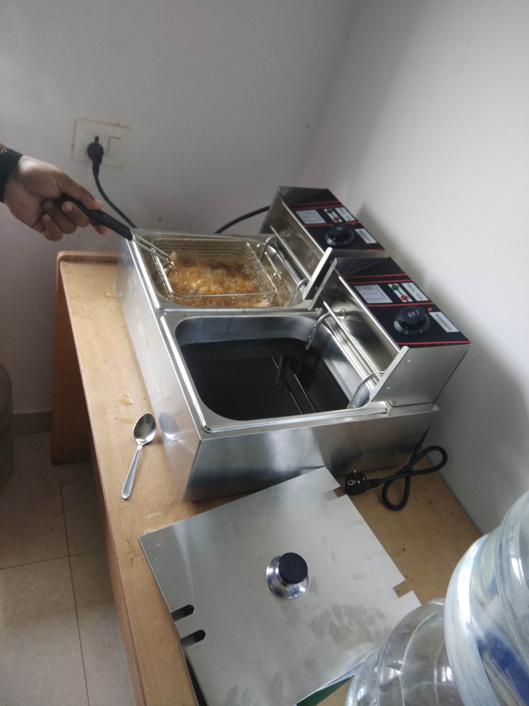 A1 Kitchen Double Tank Electric Fryer, For Restaurant, Capacity: 8 Liter