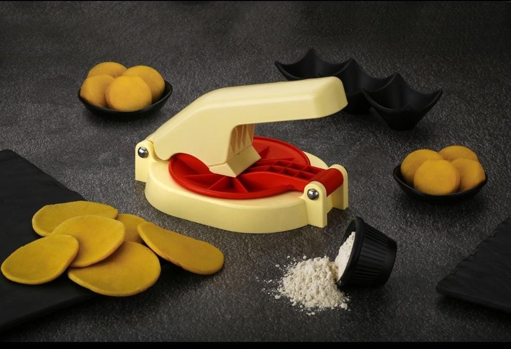 RED Plastic Puri And Chapati Press, Size: 8 Inch