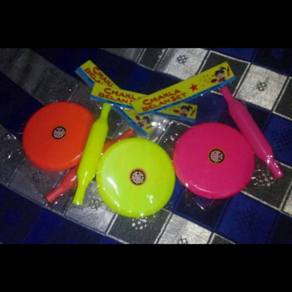 Girls Kids Plastic Chakla Belan