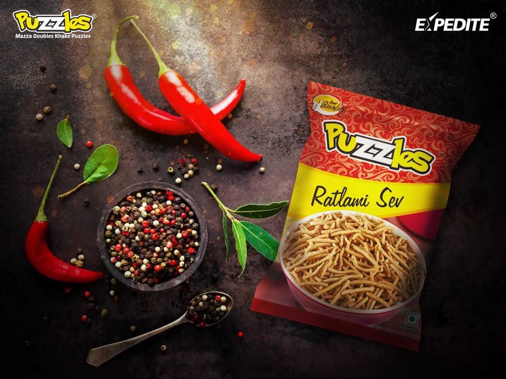 Besan Ratlami Sev Namkeen, Packaging Size: 5 Rs. Pack