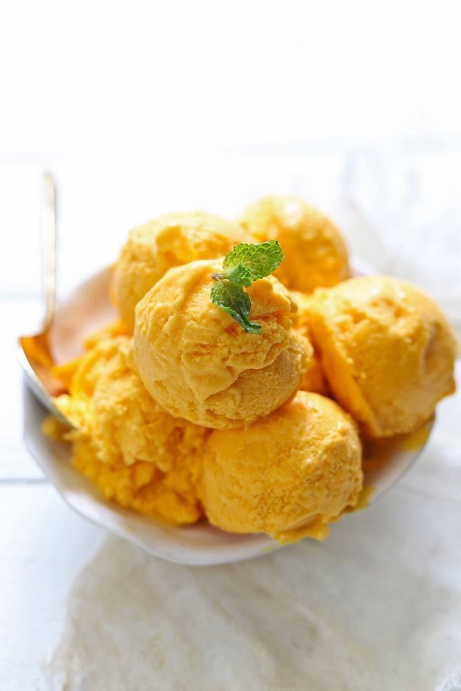 Lumaa Yellow Alphonso Mango Ice Cream, Box, Packaging Size: 1L