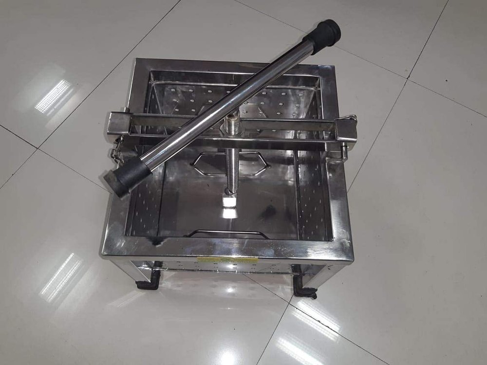 Stainless Steel Paneer Press Machine, Capacity: 100 kg