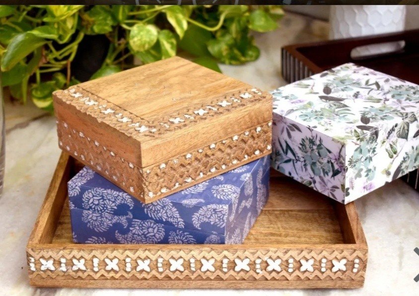 Seasoned Wood Wooden Decorative Tray, For Gifts, Size: 12*8*1.5 Inches