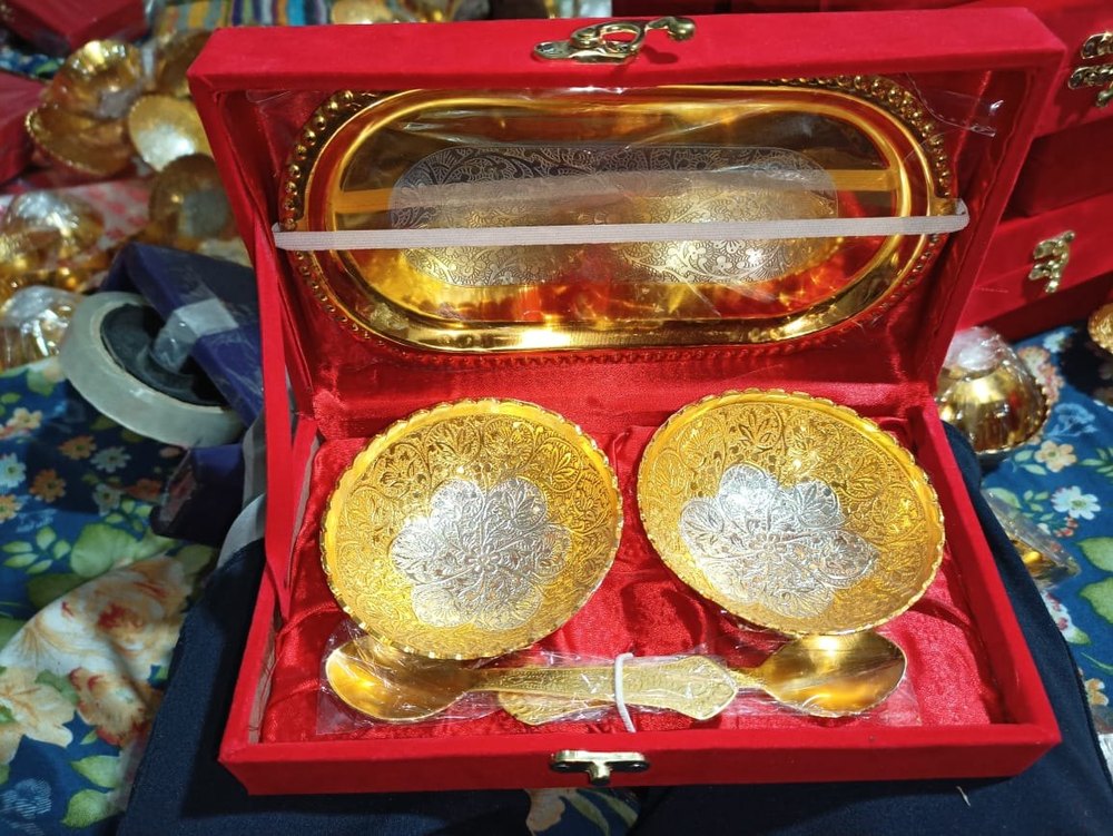 Almuminium Trays Set, Shape: Oval, Size: Mixed