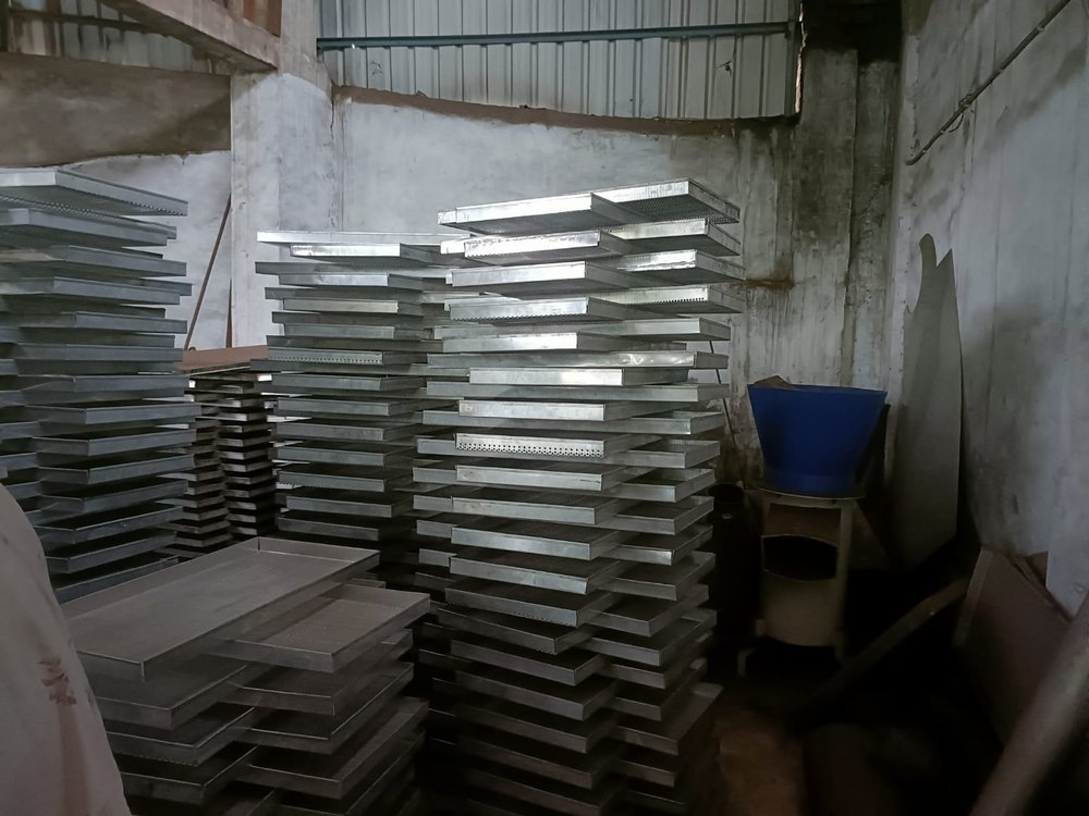 ARPIT Drying Aluminium Perforated Tray, Shape: Rectangle, Size: 16x32x1.25