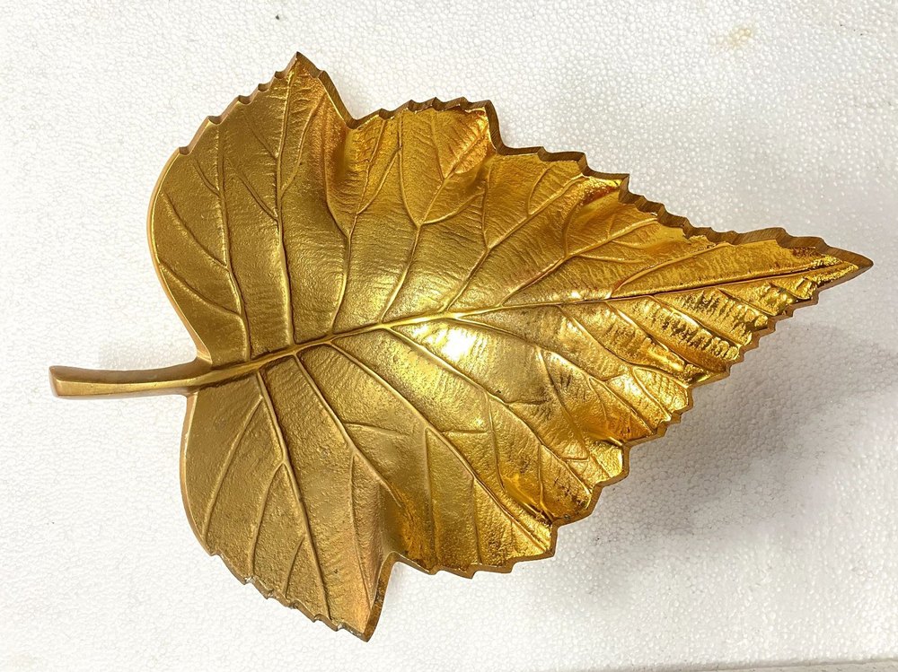 Aluminium Metal Leaf Design Serving Tray, Shape: Leave, Size: 13.2 X 10 X 2.5 Inch