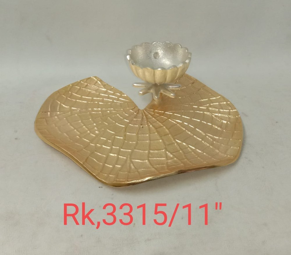 R.k. Handicrafts Aluminium Chip And Dip Serving Trays, Shape: Lotus Leaf, Size: 11 Inch