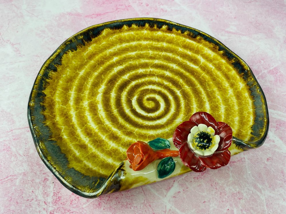 Plain Ceramic Stoneware Handcrafted Coupe Dinner Plate, For Kitchenware