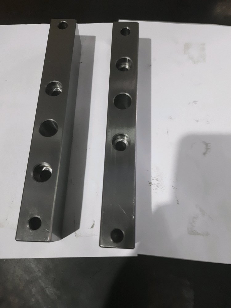 Cast Iron Silver Mould Side Plate, For Pharma Industry, Size: 20inch( L)