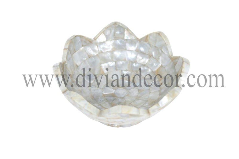 White Round Winsome Mother Of Pearl Fruit Bowls, For Home, Hotel & Restaurant, Size: 7- 12 Inches