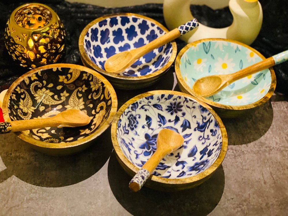 Multicolor Round Wooden Bowl With Enamel, For Restaurant, Size: 7X7