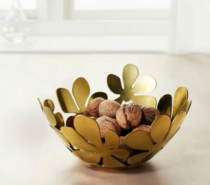 Fruite bowl with leaves