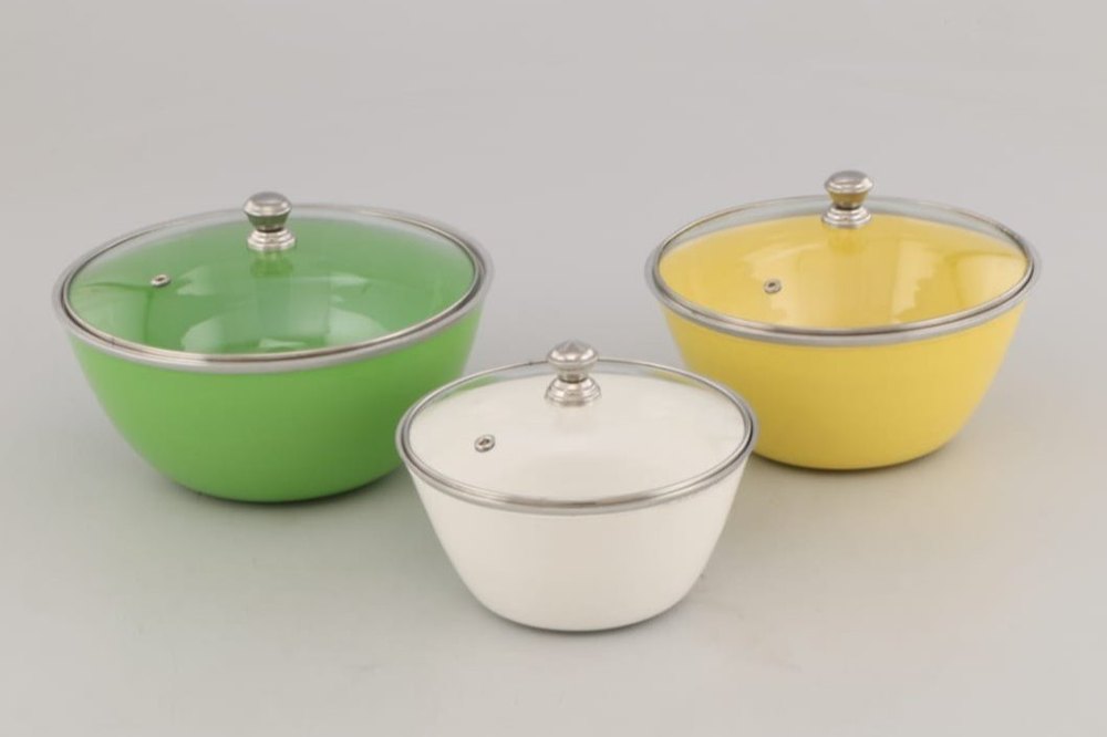 Pain Coated Green, Yellow and White Alulminium Casserole Dish