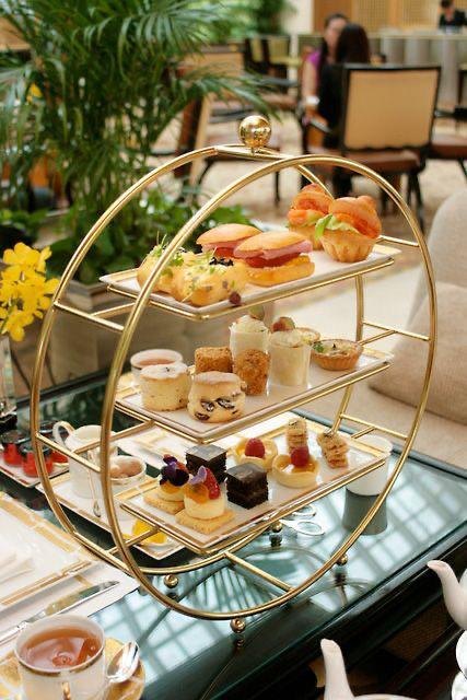 Gold Round Buffet Serving, For Party