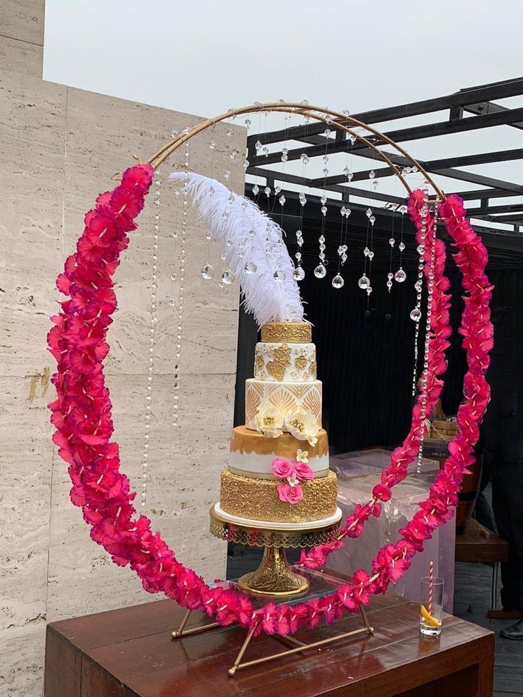 Golden Stainless Steel Chandelier Hanging Wedding Cake Stand For Home, Round