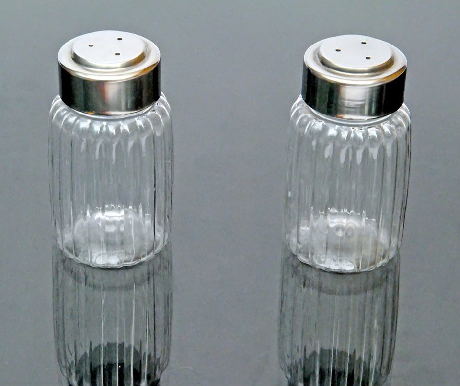 2 Pcs White SALT N PEPPER WITH STEEL LID, For Restaurant