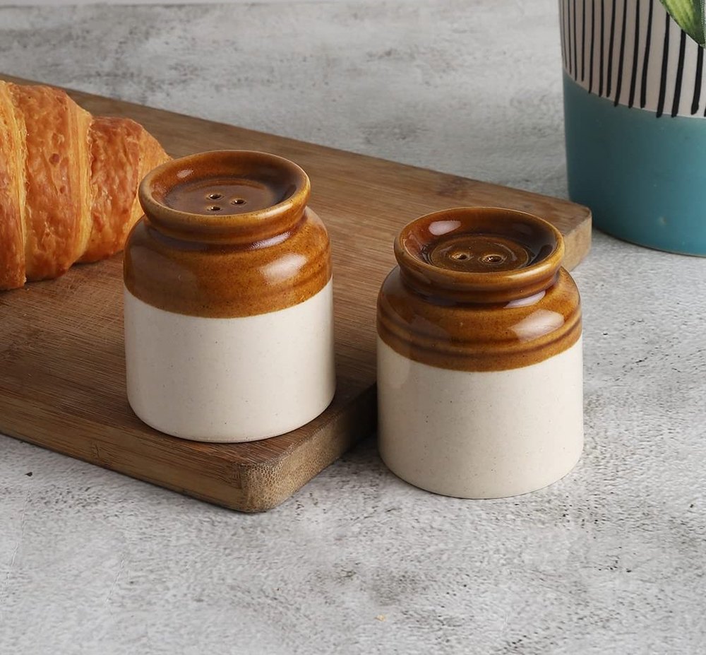 2 Pieces White Brown Ceramic Salt Pepper Shaker Drizzlers Spice Set, Packaging Type: Box, Model Name/Number: SP-01