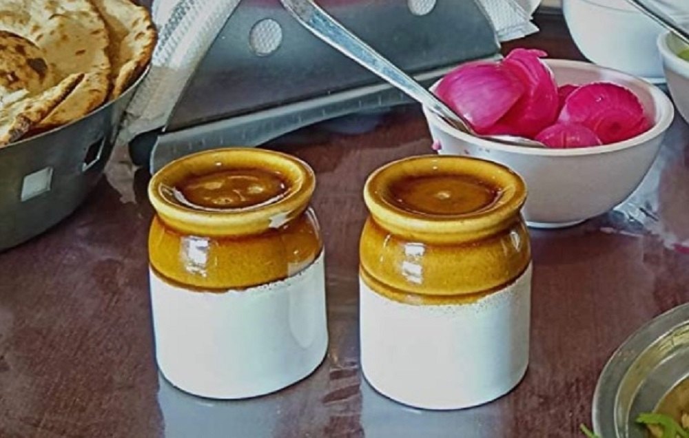 2 Pcs Creamic White Mustard Salt Pepper Shaker, For Home, Packaging Type: Box