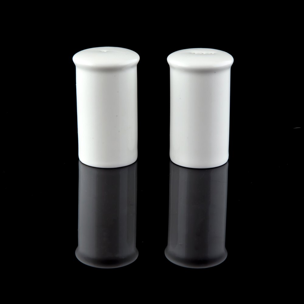 2 Pcs White Porcelain Salt & Pepper Shaker, Packaging Type: Box