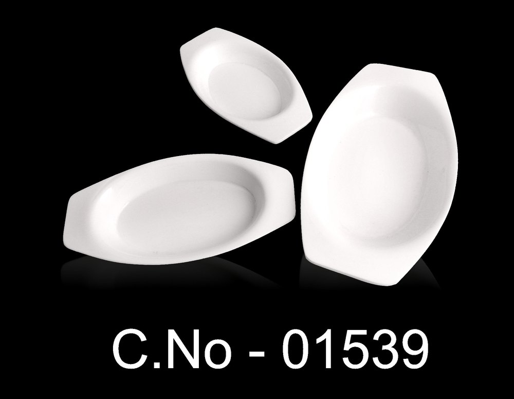 Cornet White & Black Oval Dish, Packaging Type: Carton Box