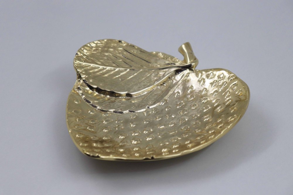 golden metal Strawberry Designer Dish, Packaging Type: Box, Size: 8
