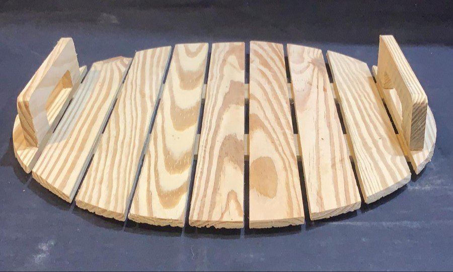 Wooden Pinewood Round Shape Handle Platter, Size: 15x15 Inches