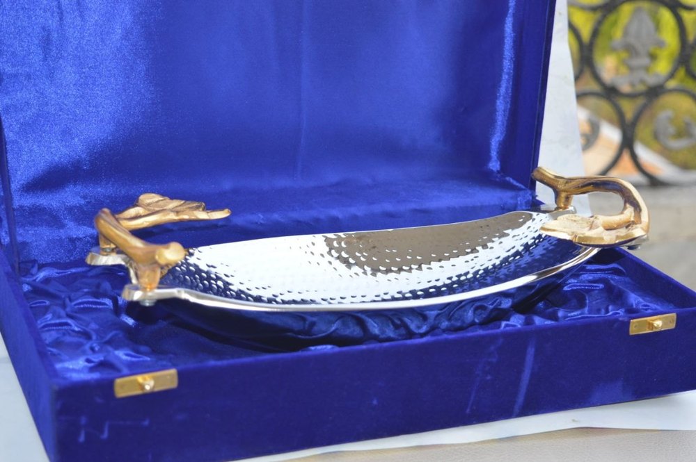 Silver Stainless Steel Oval Serving Platter, For Home and Restaurant, Packaging Type: Box