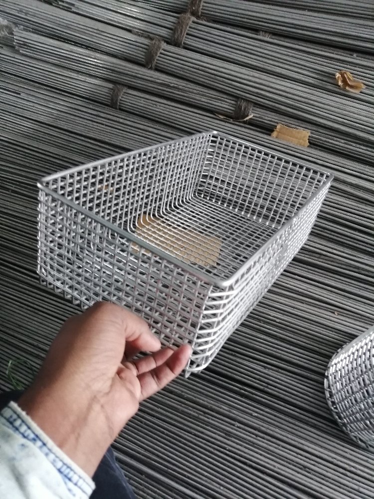 Silver Rectangular Stainless Steel Breading Table Basket, For Construction