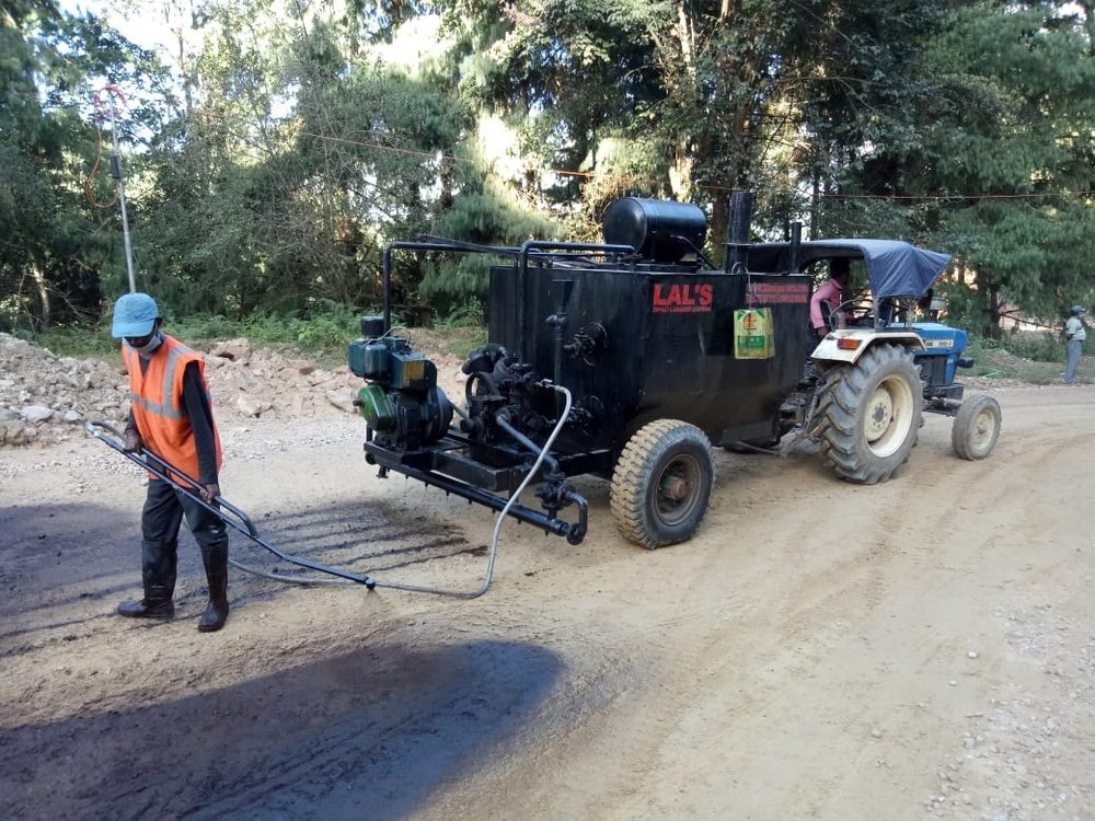 Bitumen / Emulsion Sprayer 3000 Ltrs Capacity, For Road Construction Work