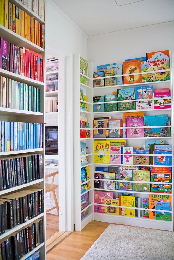 Metal Free Standing Unit Book Display Rack, For Showroom