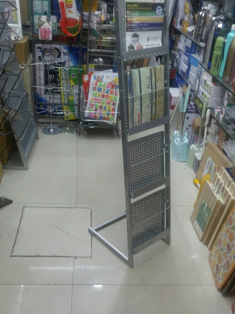 Silver Mild Steel Magazine Display Stand, For Departmental Stores