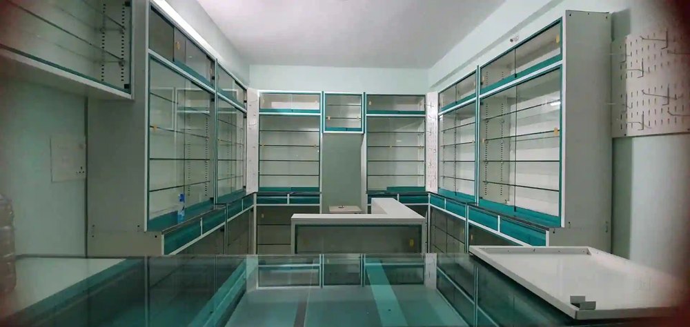 Green and White Wall Mounted Pharmacy Store Glass Rack Set, Polished