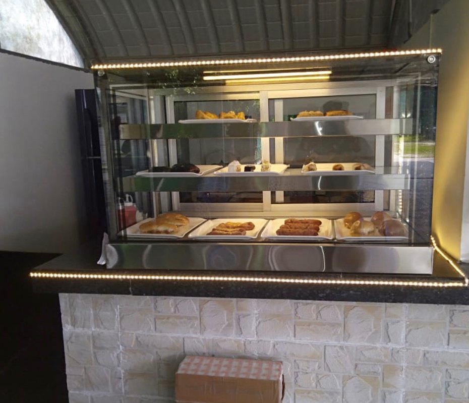 Glass Counter Top Display for Restaurant