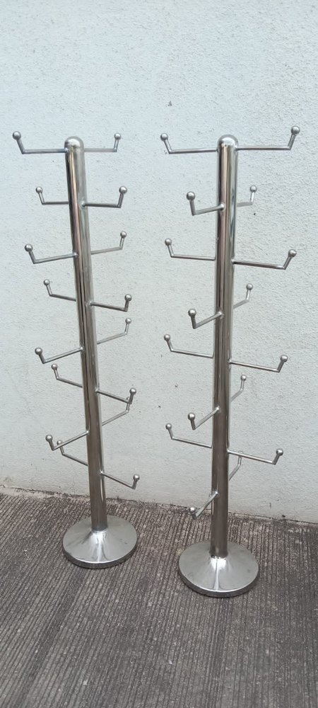SS MTRL Helmet Stand, Size (Dimensions in Length X Breadth X Height): 5.5 Feet