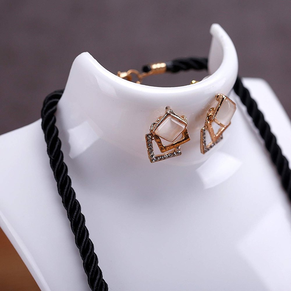 Plastic syga Necklace Display White