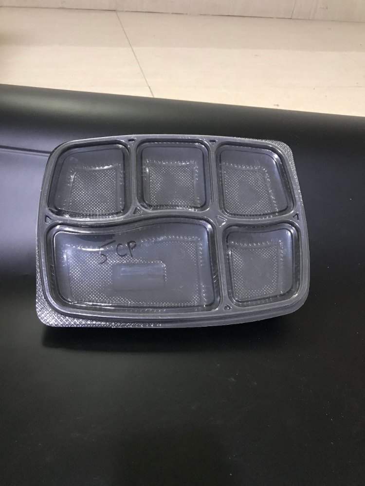 BLACK OR WHITE Rectangular 5CP REUSABLE PLASTIC PLATES