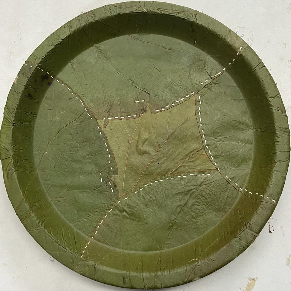 GREEN Round 12 Inch Leaf Buffet Plate, For Party, Capacity: 3 Bowls Rice With 2 Curry