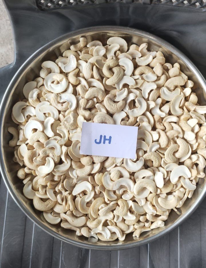 Grade: JH Cashew Nuts (Kaju), Packaging Size: 10 kg