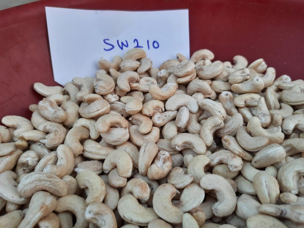 SW210 Cashew Kernels (Indian Origin / Jumbo), Packaging Size: 10 kg