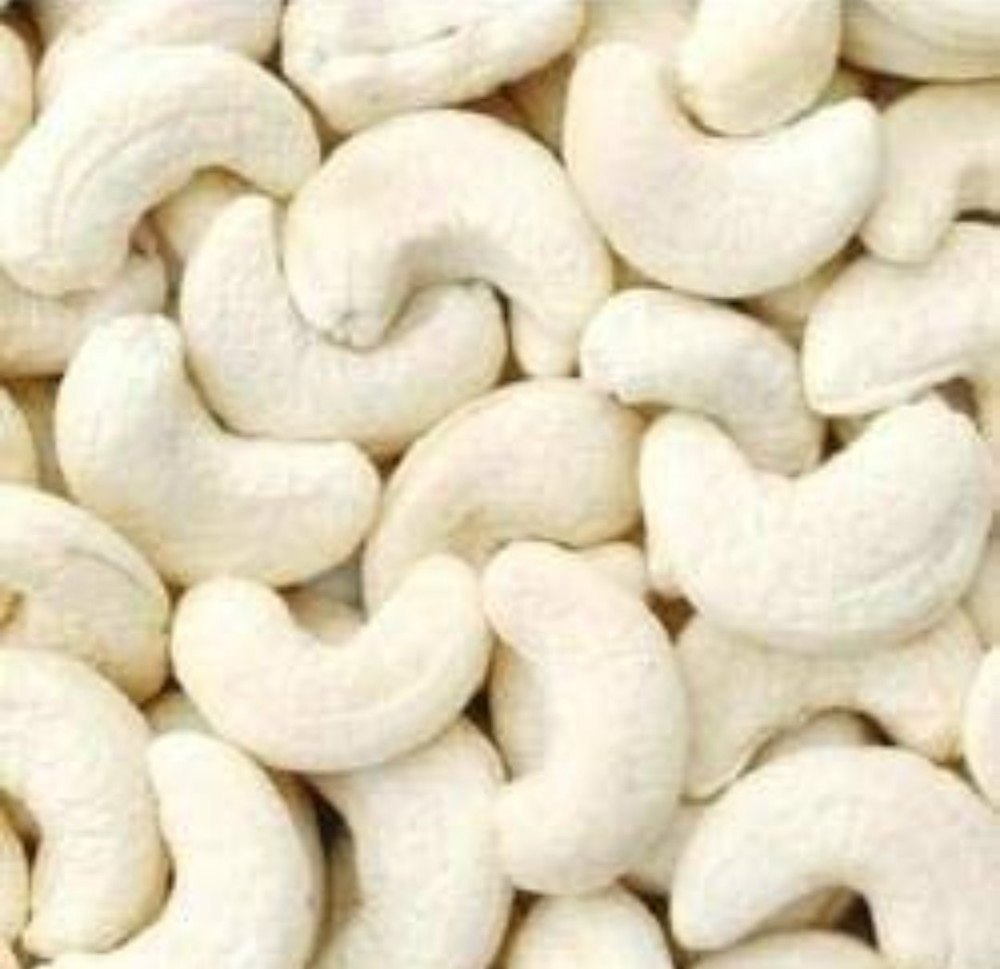 Whole Organic Cashew Nuts, W180