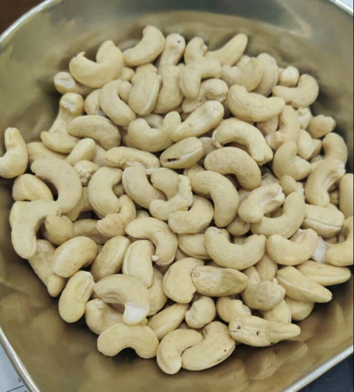 Grade: W210 Kollam Cashew Nuts, Packaging Size: Loose